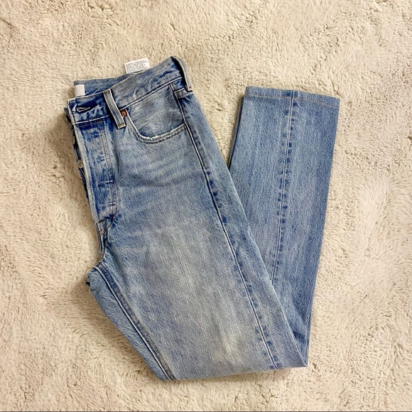 Levi’s Altered 501 Skinny Light Wash - Picture 4 of 5